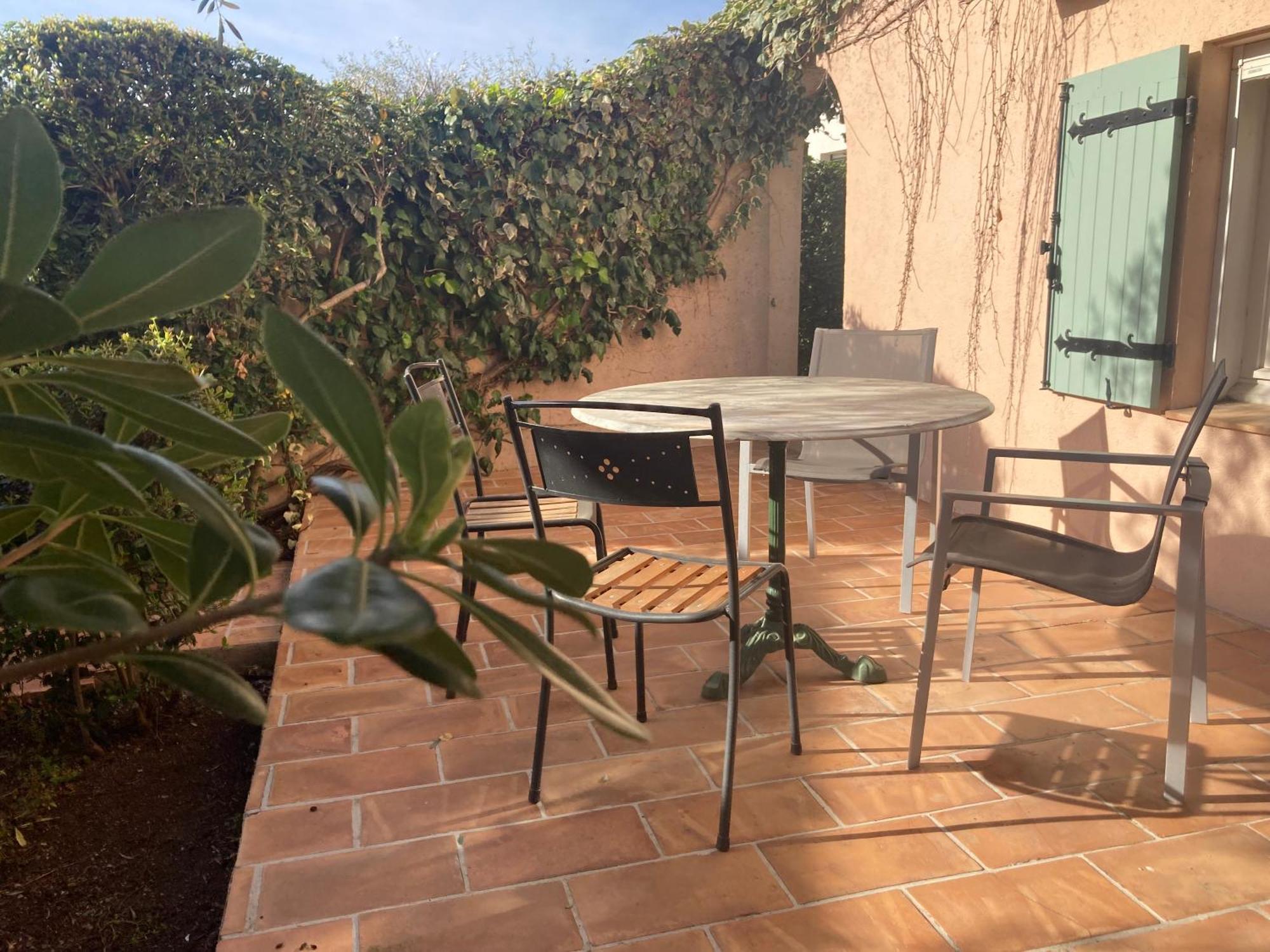 Les Bougainvillees De Camargue Villetelle Habitación foto